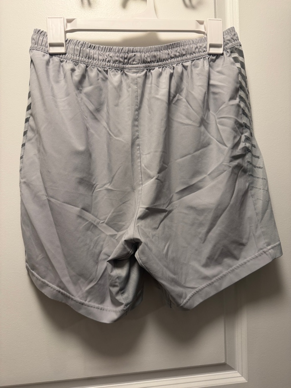 Gymshark Light Gray Training Shorts with Elastic Waist - Picture 4 of 4